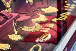 सुनचाँदीको मूल्य घट्यो, आज कतिमा हुँदैछ कारोबार ?