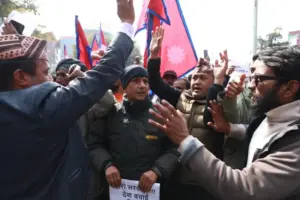 पूर्वराजालाई स्वागत गर्न विमानस्थल पुगे दुर्गा प्रसाईं (फोटो फिचर)